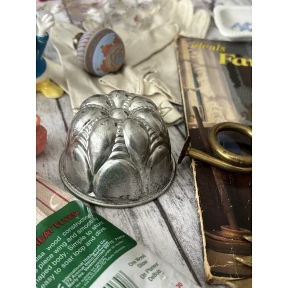 Vintage Junk Drawer Lot Unique Collectible Santas Christmas Farmhouse Antiques - Picture 3 of 16